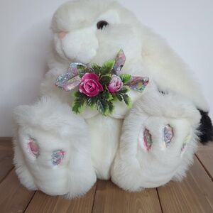 Vintage 1988 Chrisha Playful Plush White Bunny Holding Flower Bouquet